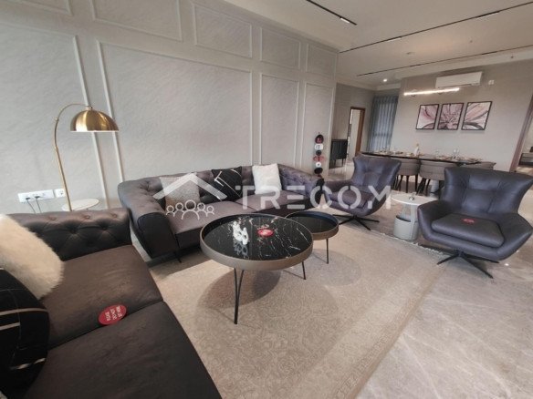 4mmk0a9 1754655629 630285111 optOrig